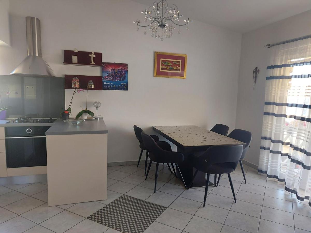Apartamento Lara & Vito Metajna Exterior foto