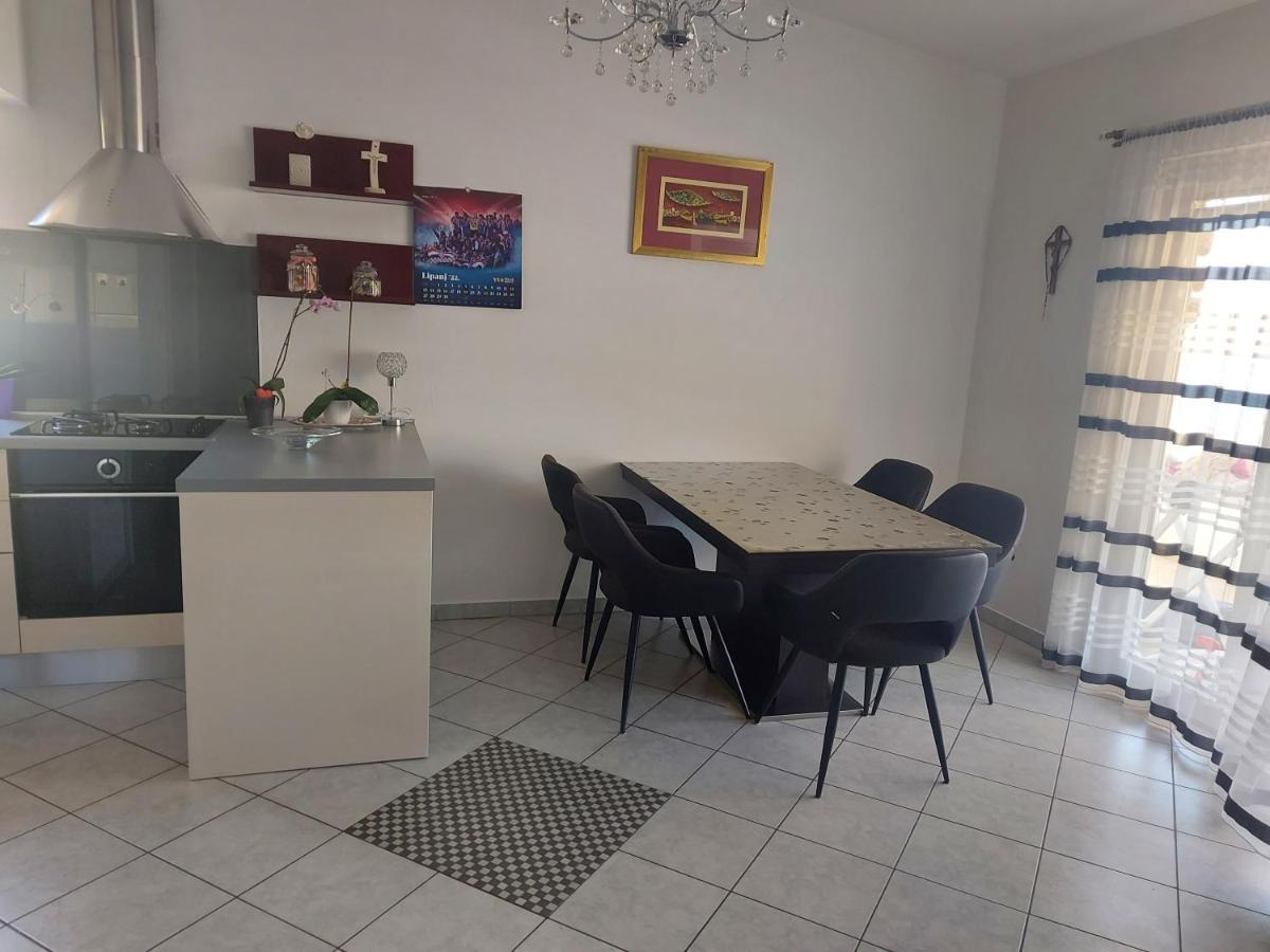 Apartamento Lara & Vito Metajna Exterior foto